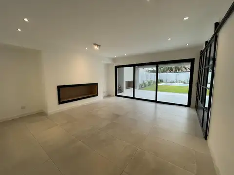 Casa 5 ambientes con 4 baños