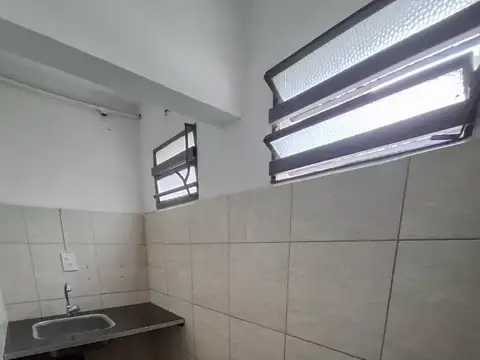 Local y vivienda en zona comercial e industrial