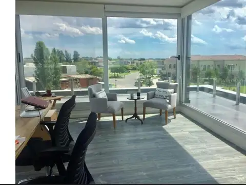 Casa en Venta con 4 cocheras