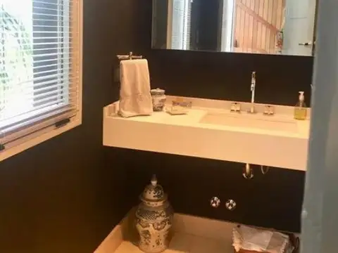 Casa 7 ambientes con 3 baños