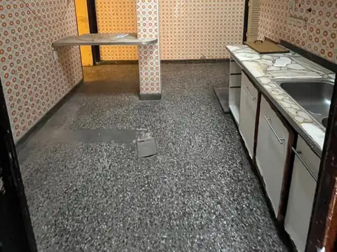 Casa 6 ambientes con 2 baños