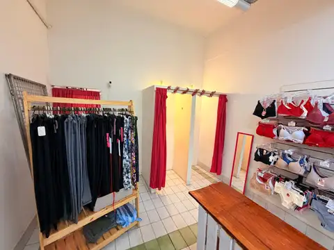 Local en Venta Via Púb.