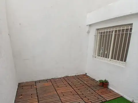 NÚÑEZ: 3 AMBIENTES AL FRENTE C/PATIO - MODERNIZADO