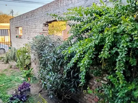 Casa 4 ambientes con 1 baño