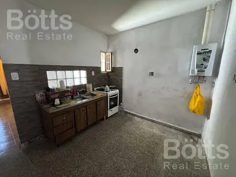 Casa 4 ambientes con 2 baños