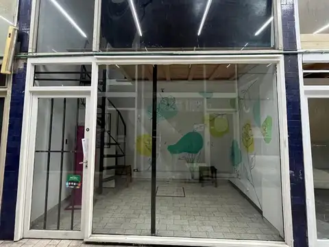 Local en Alquiler en Villa Luro, $ 350.000