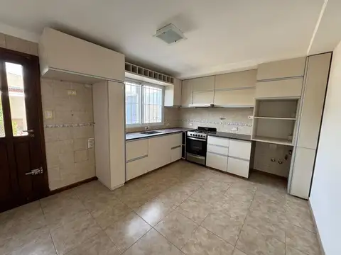 Depto Tipo Casa en Alquiler de 3 dormitorios