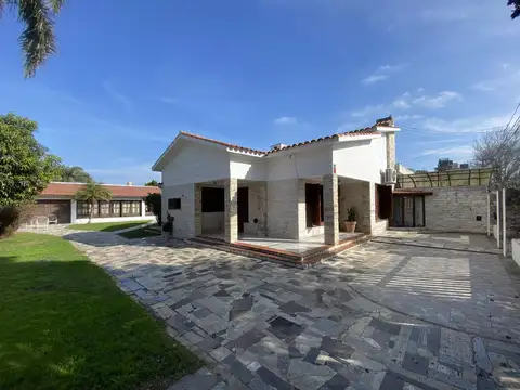Casa en Venta con 6 cocheras