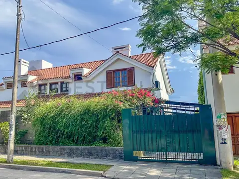 El Pueblito  al 2700 2700