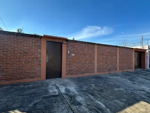 VENTA - CASA EN EXCELENTE ESTADO EN BANFIELD – CALLE BUENOS AIRES 940