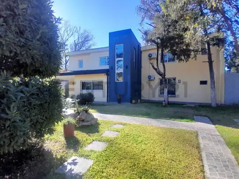 VENTA MODERNA CASA QUINTA EN LA REJA-MORENO- PERMUTA