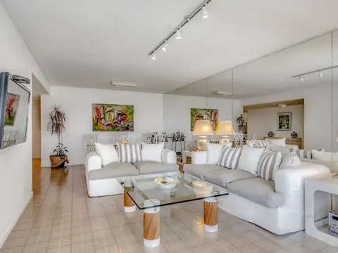 Rambla Lorenzo Batlle Pacheco 100