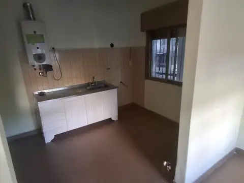Casa 2 ambientes con 1 baño