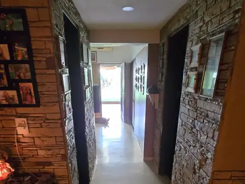 Casa 6 ambientes con 2 baños