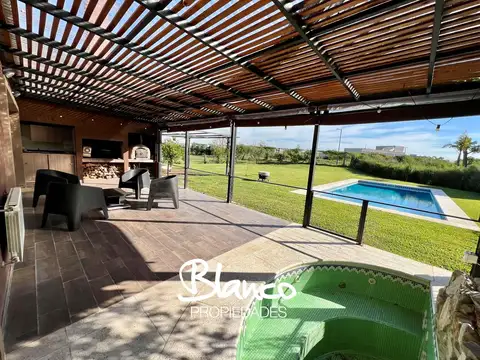 Casa en Venta con 1 cochera