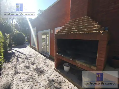 Casa en Alquiler Temporal con 2 cocheras