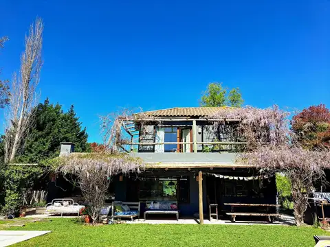 Casa en Venta con 3 cocheras