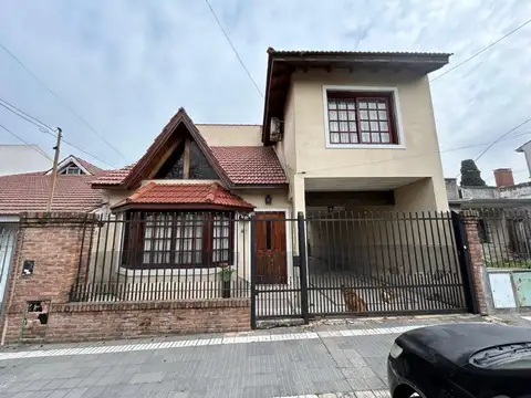 CASA 4 AMBIENTES EN VENTA LOMAS DE ZAMORA