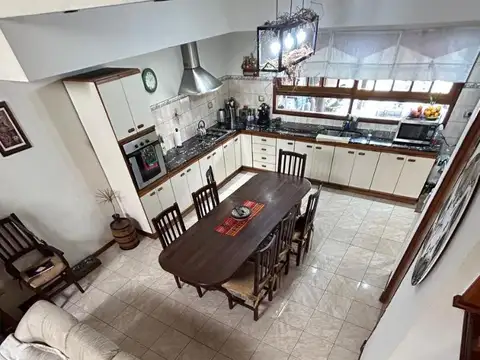 Casa 7 ambientes con 3 baños