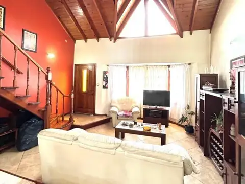CASA 4 AMBIENTES EN VENTA LOMAS DE ZAMORA