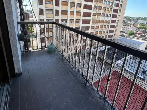 Avellaneda 100, Piso 7