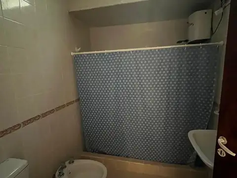 Casa 7 ambientes con 2 baños