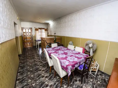 Casa 6 ambientes con 2 baños