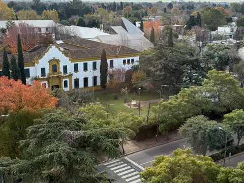 Excelente depto. de 3 dormitorios con cochera y hermosa vista abierta