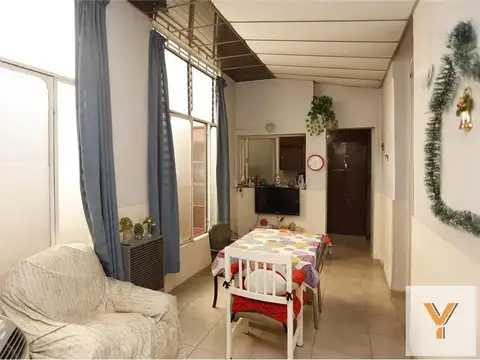 Casa en venta - 3 Dormitorios 1 Baño - Local - Velez Sarsfield