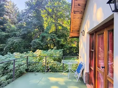 Casa en Alquiler con 1 cochera
