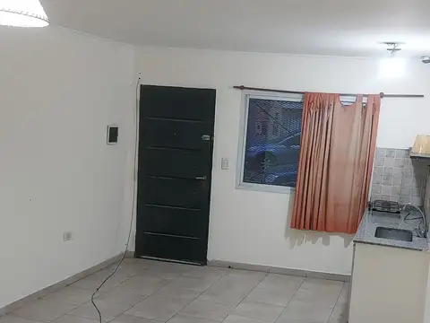 Monoambiente en planta baja. Servicios incluidos