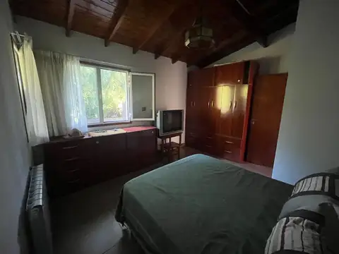 Casa 2 ambientes + lote parquizado.