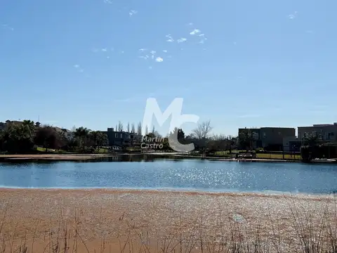 Casa en venta a la laguna en Santa Catalina, Villanueva