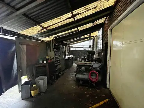Galpon en Venta 32  mts Fondo