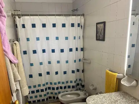 Casa en Alquiler con 2 cocheras