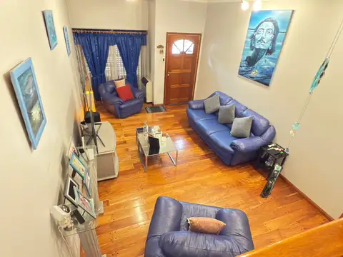 Casa en Venta con 2 cocheras
