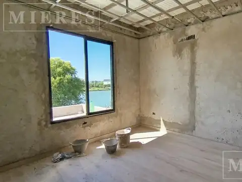 Casa 6 ambientes con 2 baños