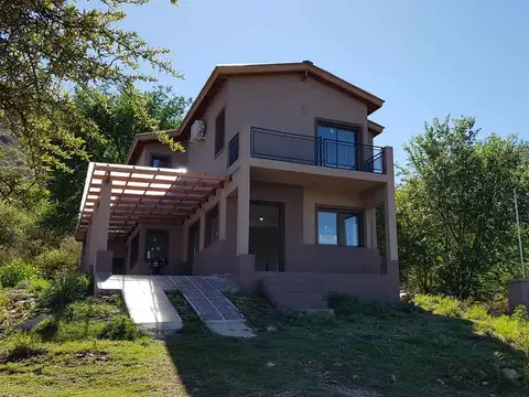 Propiedad a estrenar al pie de las sierras chicas, con inmejorable vista. (Cód 1215)