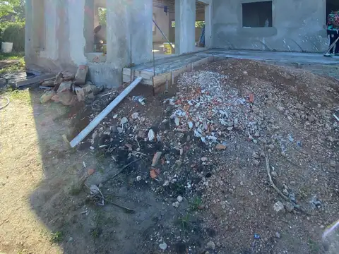 Casa en Venta con 10 cocheras