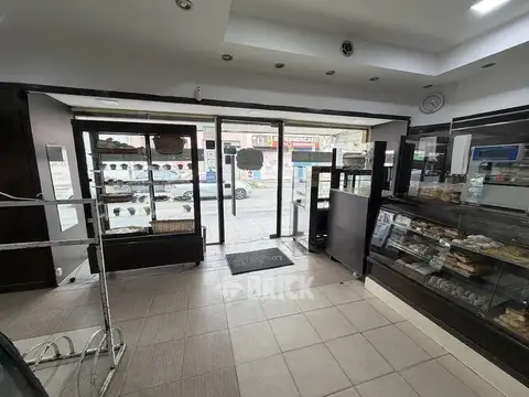 LOCAL A LA CALLE C/VIVIENDA 3 AMB EN LOTE DE 430 M2 APROXIMADAMENTE (10X43 METROS)