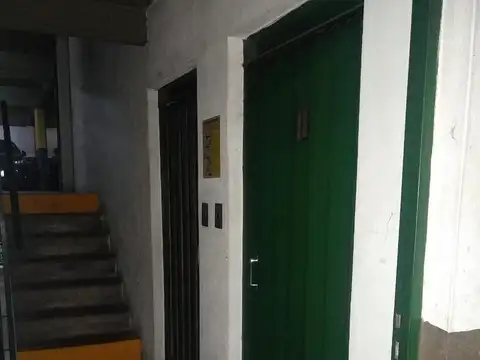 COMODA COCHERA CUBIERTA MUY BIEN UBICADA - OLAZABAL Y AMENAB