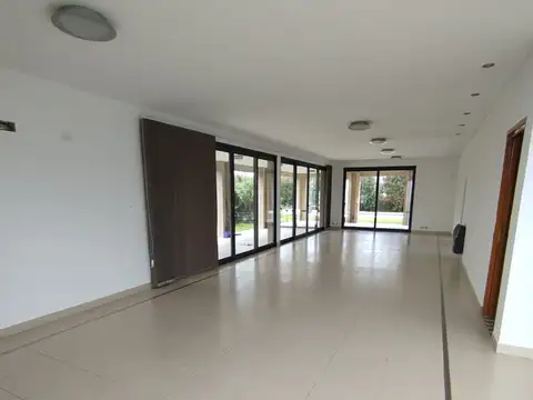 Casa en Alquiler de 4 dormitorios