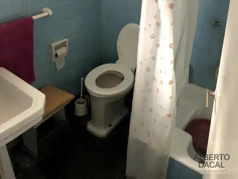 Casa 6 ambientes con 1 baño