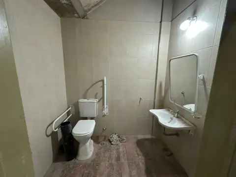 Local en Alquiler en Bernal Oeste, $ 3.750.000