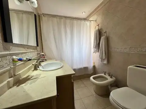 Depto Tipo Casa 5 ambientes con 2 baños