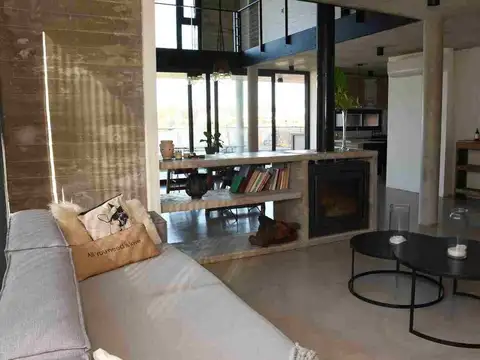 Casa en Alquiler con 2 cocheras