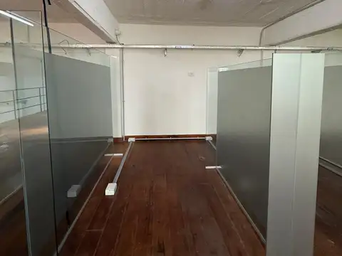 Local Varios Destinos Frente A Estación Virreyes. Cocina, 2 Baños, Entrepiso. 255 m2 + entrepiso 105 m2