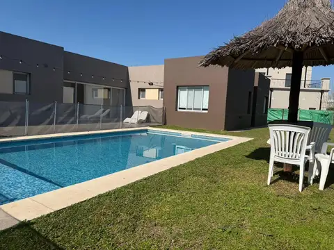 CASA EN UNA PLANTA EN VENTA EN EL CANTON GOLF