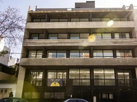 Dos ambientes al frente con cochera fija y cubierta