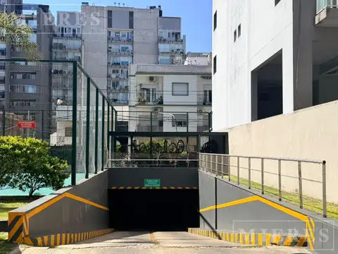 Cochera cubierta en venta en Olivos
